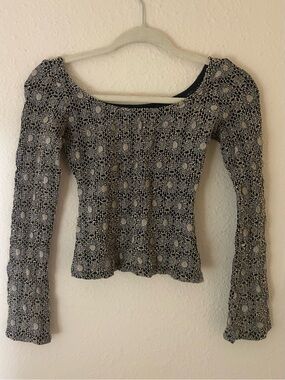 Bisou Bisou Women's Black & Cream Long Sleeve Knit Top